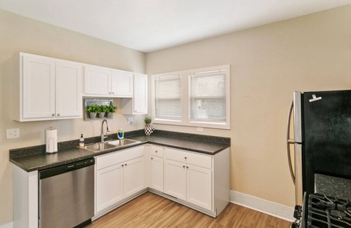 Libertyville House | Spacious 7 bed W/3 living areas Near Naval Base!