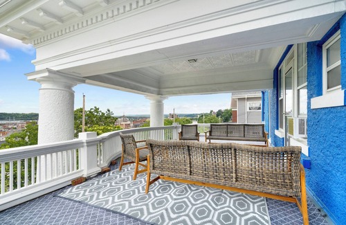 Dubuque House | Spacious 7-bedroom house- unique history, modern comforts and incredible views