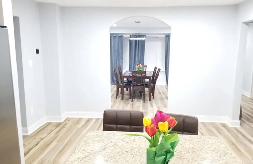 Seabrook House | Spacious 7-bedroom house in lovely Lanham