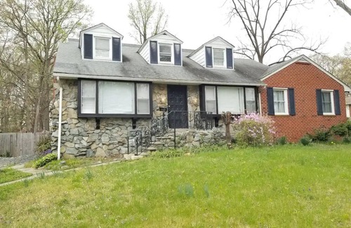 Seabrook House | Spacious 7-bedroom house in lovely Lanham