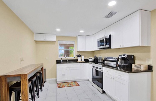 Greater Palm River Point CDC House | Spacious 7-Bedroom Retreat for Groups & Families