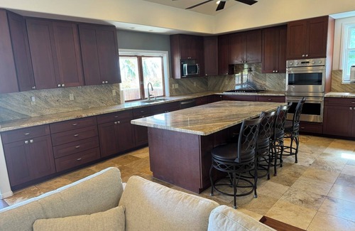 Lanikai House | Spacious 8-bedroom house with AC, WiFi in beautiful Kailua next to Lanikai Beach