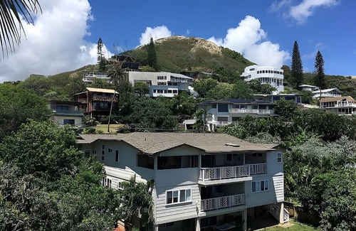 Lanikai House | Spacious 8-bedroom house with AC, WiFi in beautiful Kailua next to Lanikai Beach