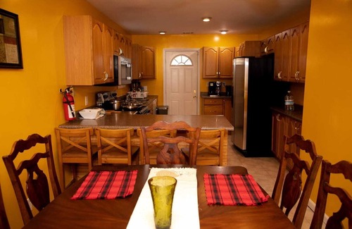 Hyattsville House | Spacious 8-bedroom house with AC and WiFi in charming Hyattsville