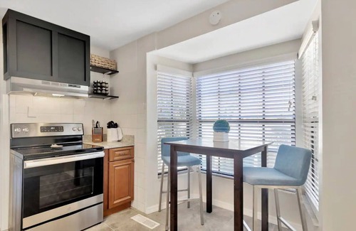 Palm Harbor House | Spacious 8-Bedroom Mansion Just 10 Minutes from Honeymoon Island Beach