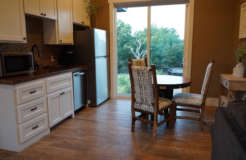 Stillwater House | Spacious 8 Bedroom w/Swimming Pool & Indoor Basketball Court. Close to BPS