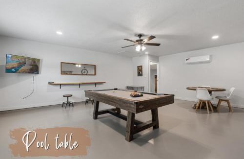 Central Oklahoma City House | Spacious 8 Bedrooms Retreat Pool Table #08