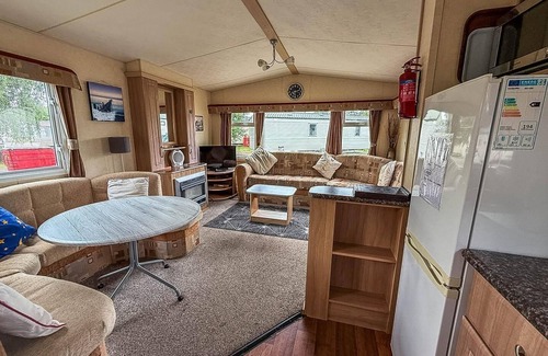 Skegness House | Spacious 8 berth caravan at Southview Holiday Park near Skegness ref 33018ML
