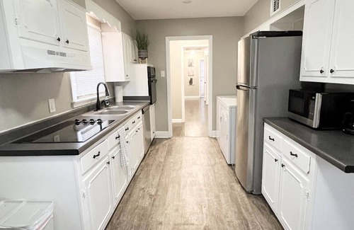 East Memphis House | Spacious 8BR Getaway: 2 Homes, BBQ | Near Downtown