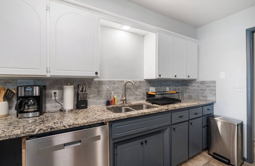 Central Oklahoma City House | Spacious 8BR Modern Retreat Pool Table RV