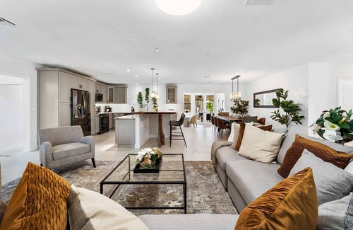 Davie Cottage | Spacious 8BR w/Guesthouse + Pool & Tons of Games