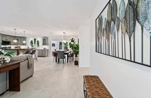 Davie Cottage | Spacious 8BR w/Guesthouse + Pool & Tons of Games
