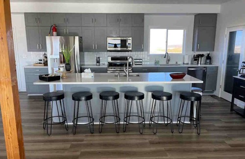 Daniel Cabin | Spacious 9-bedroom lodge near charming Big Piney with WiFi