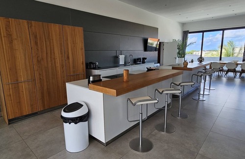 Jan Thiel Villa | Spacious 9-bedroom villa in enchanting Jan Thiel with WiFi, fitness room