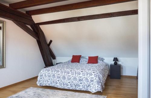 Marlenheim Apartment | Spacious 90m2 Home, Bay Windows & Large Parking