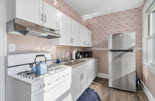 Westfield House | Spacious 9Bed 3Bath Home.Yard/Parking/Firepit/Wine