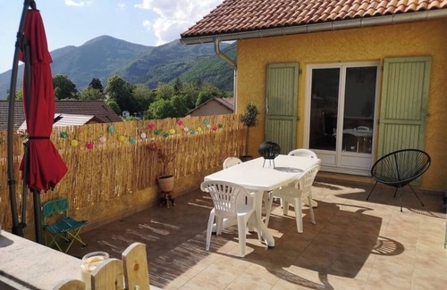 La Roche-des-Arnauds Apartment | Spacious and cosy upstairs villa in the mountains