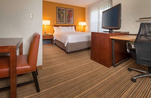 Charleston Hotel | Spacious Accommodation in Charleston! W/Private Kitchenette! Pets are Welcome!