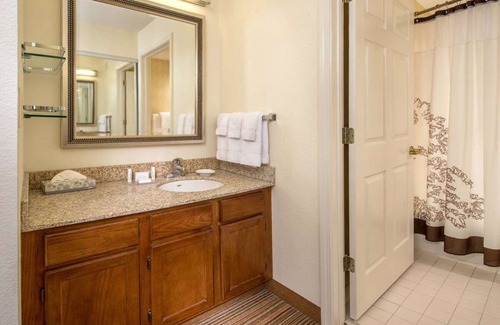 Charleston Hotel | Spacious Accommodation in Charleston! W/Private Kitchenette! Pets are Welcome!