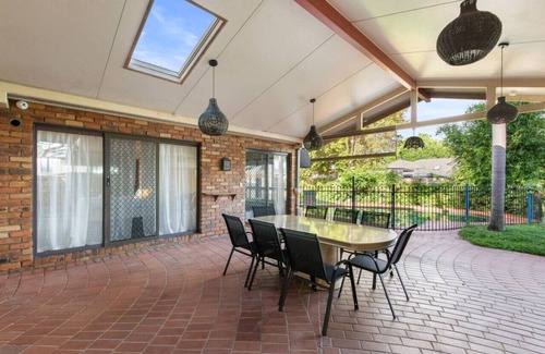 Macgregor House | Spacious Affordable 7B3B 2Living/Pool/Yard/Mall
