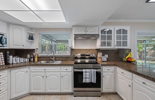 Brandon House | Spacious & Amazing Home w/Big Pool and Patio