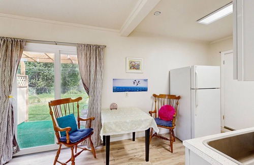 North Star House | Spacious Anchorage Retreat with Separate Studio – Ideal for Groups