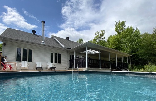 Potton Cottage | Spacious and beautiful cottage with pool in Eastern Townships