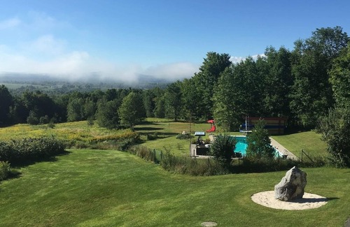 Potton House | Spacious and bright chalet, sauna pool, breathtaking view, nature.
