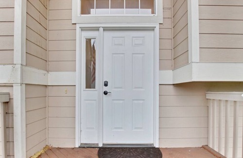 Covington House | Spacious and Bright Home Away From Home