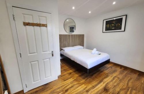 Iffley Apartment | Spacious and bright one bedroom apartment