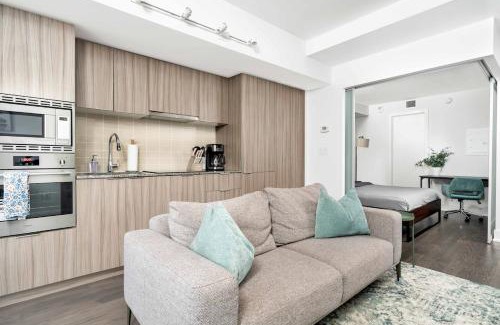 Bay Cloverhill Apartment | Spacious and Central 1BR in Heart of Downtown
