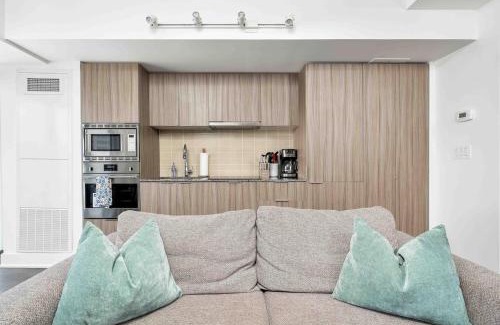Bay Cloverhill Apartment | Spacious and Central 1BR in Heart of Downtown