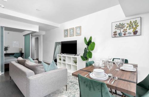 Bay Cloverhill Apartment | Spacious and Central 1BR in Heart of Downtown