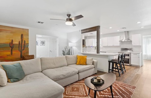 Tempe House | Spacious and Centralized Home in Tempe-Large Pool & Yard