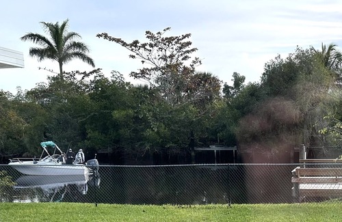 Fort Myers House | Spacious and Charming 5-bedroom house with WiFi and AC in Fort Myers on canal