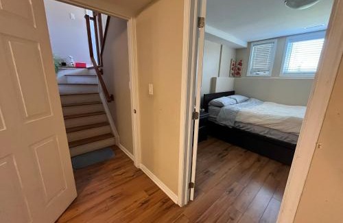 Amherstview House | Spacious and Charming Bungalow Retreat (Close to Many Amenities)