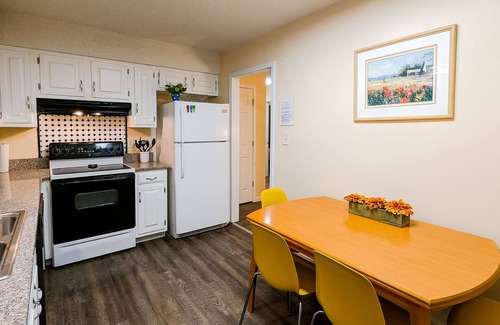 Overland Park House | Spacious and comfortable 3 bedrooms house in the heart of Overland Park