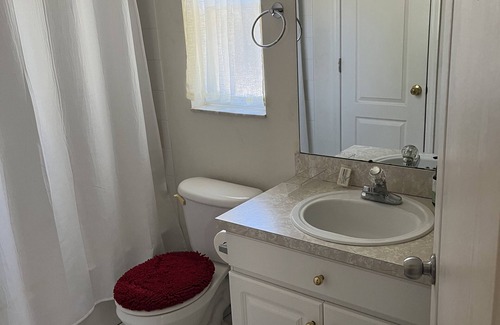 Riverview House | Spacious and comfortable bedroom with private bathroom