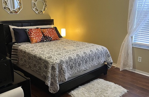 Riverview House | Spacious and comfortable bedroom with private bathroom