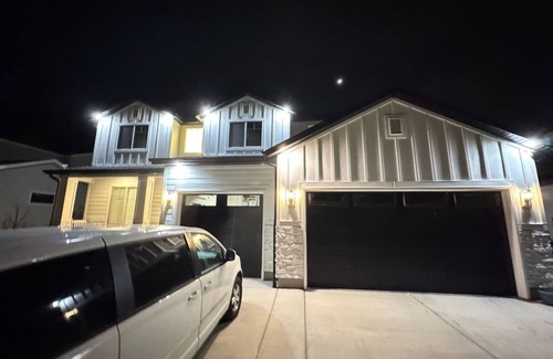 Vineyard House | Spacious and comfortable 5-bedroom house in charming Vineyard Area!