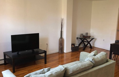 Ditmas Park House | Spacious and comfortable 2/2 apartment located in the heart of brooklyn