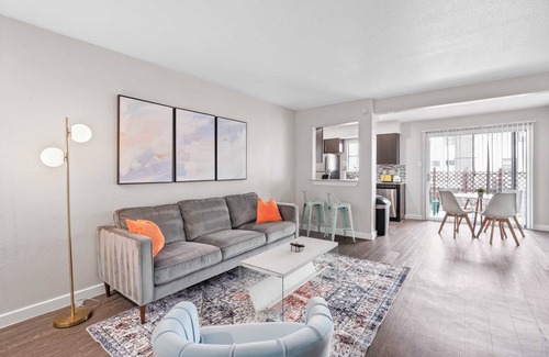 Pleasant Valley Apartment | Spacious and Cozy King Bed 2BR Suite, 5 Min to DT