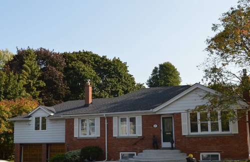 York Mills House | Spacious and cozy retreat with parking