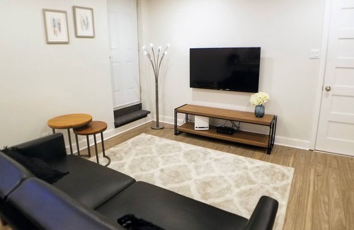 Cote-Des-Neiges—Notre-Dame-De-Grace Apartment | Spacious and elegant 2 bedroom in Montreal