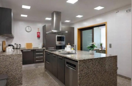 Ramalde Apartment | Spacious and Elegant 4-Bedroom Apartment in Central Porto