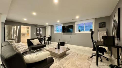 Erin Mills Apartment | Spacious and Luxurious 2BR Suite with Huge Windows