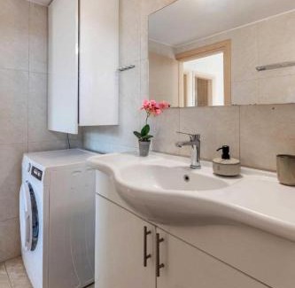Agkisaras Apartment | Spacious And Modern Apartment