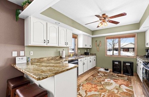 Billings Park House | Spacious and Modern Townhome in Superior - Near Duluth - Dog Friendly
