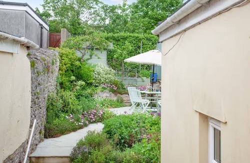 Babbacombe House | Spacious and peaceful, beach and amenities within short walk