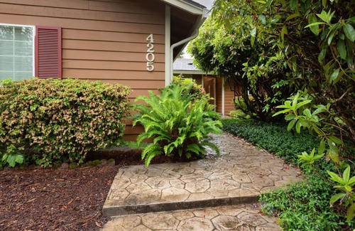 Lakeland South House | Spacious and Quiet home on Cul-de-Sac close to airport.